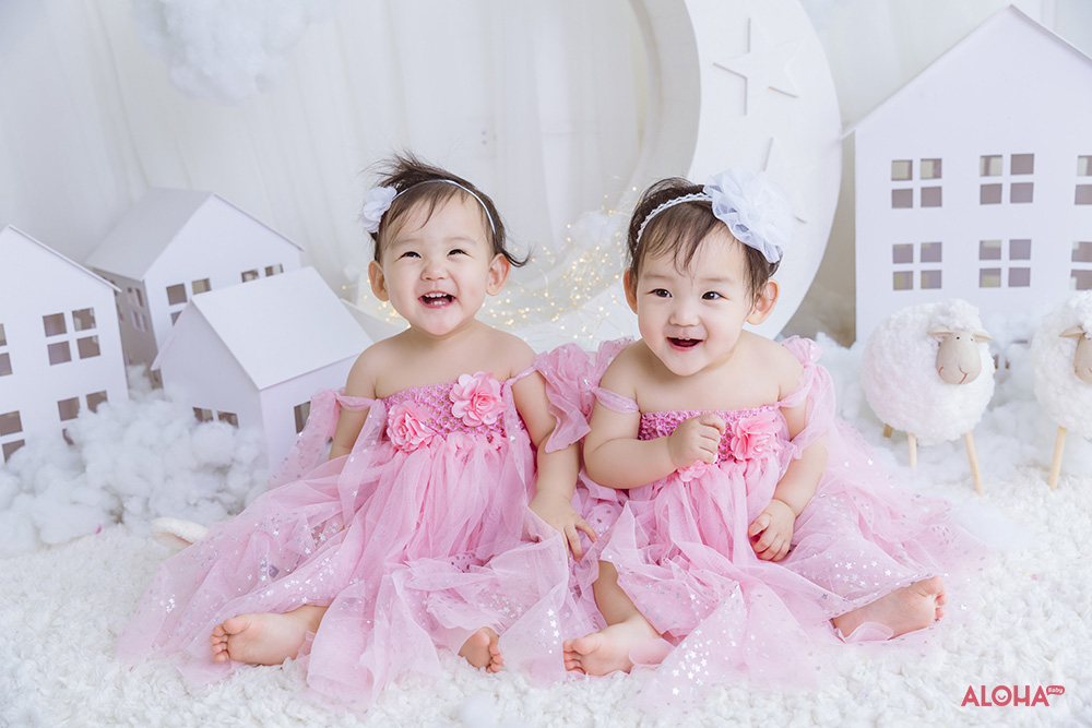 Album ảnh bé sinh đôi